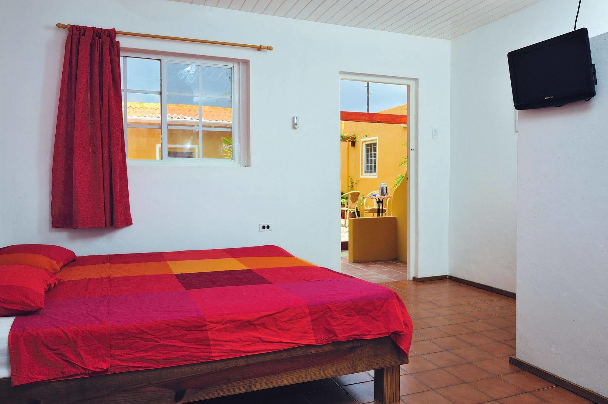 The Dive Hut - Boutique Apartments Kralendijk  Exterior photo